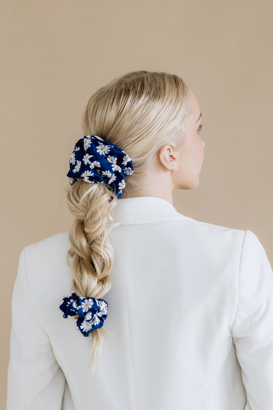 Daisy Scrunchie
